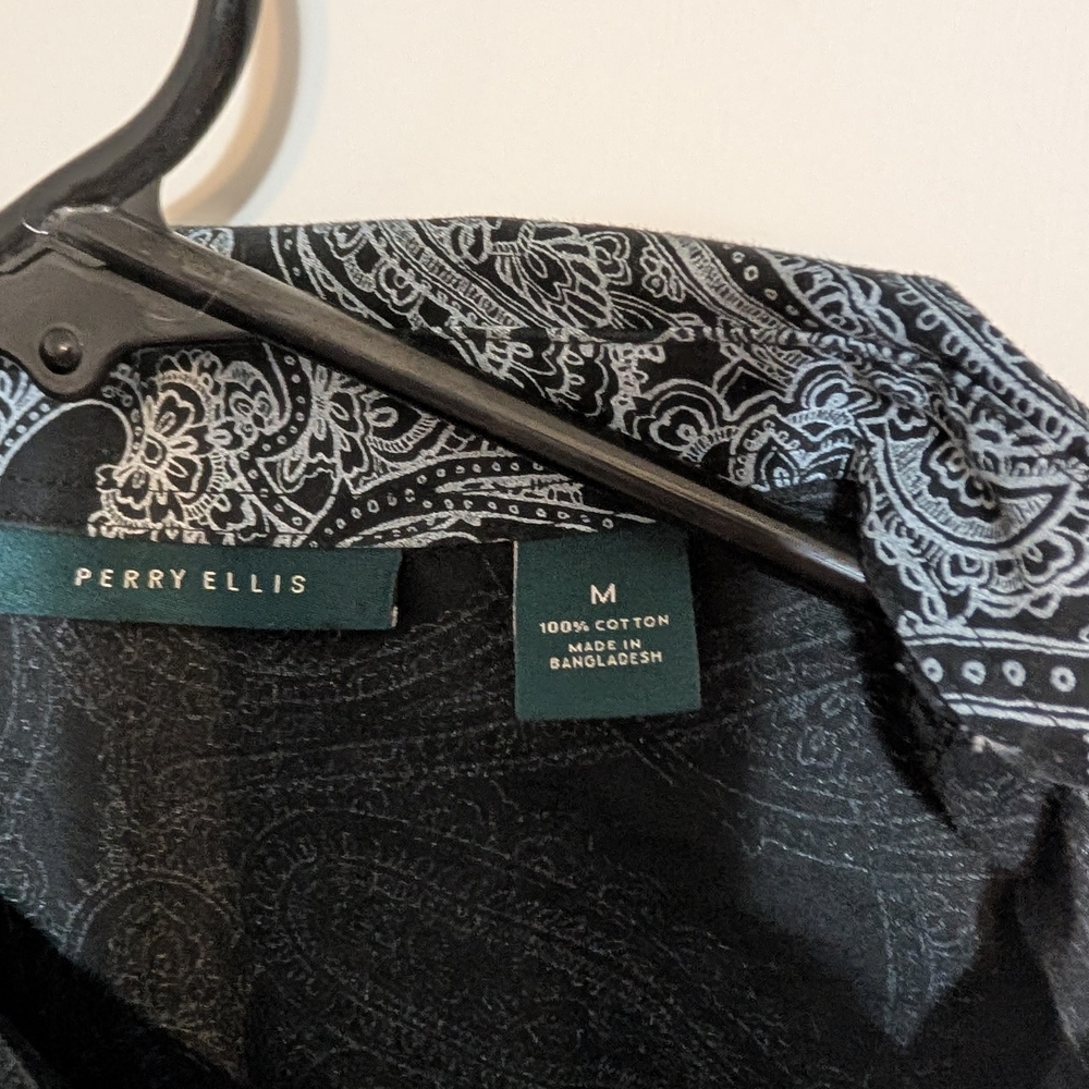 Perry Ellis Men's Black & White Paisley Button Down - 100% Cotton - Size M - Picture 4 of 4